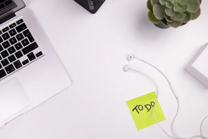 Desk with laptop and a to-do note, symbolizing task management